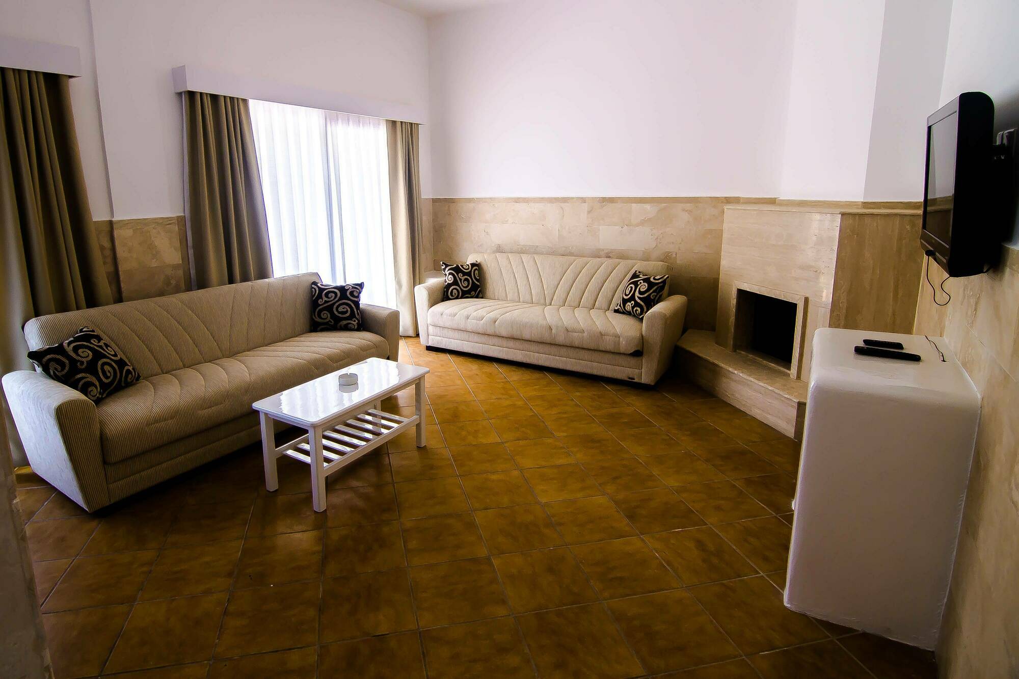 Hotel The Pine Bay Club Kyrenia  Exterior foto